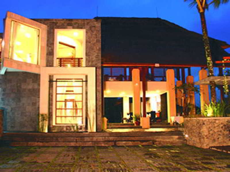 Anini Raka & Resort 4*