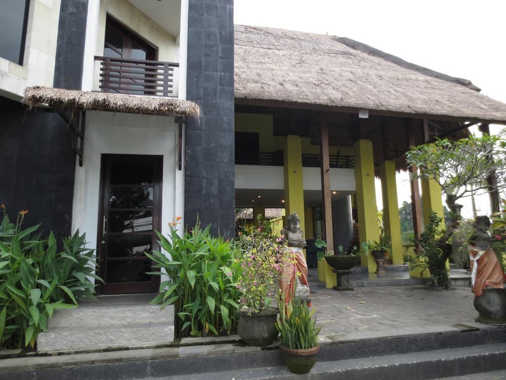 Anini Raka & 4*